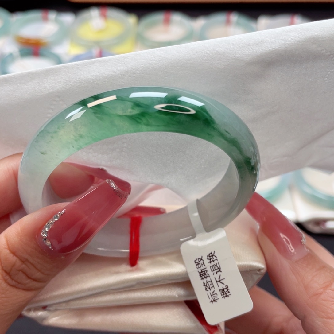 【闪购商品】翡翠手镯（贵妃镯）未镶嵌冰透优雅绿脉贵妃53.3圈8号