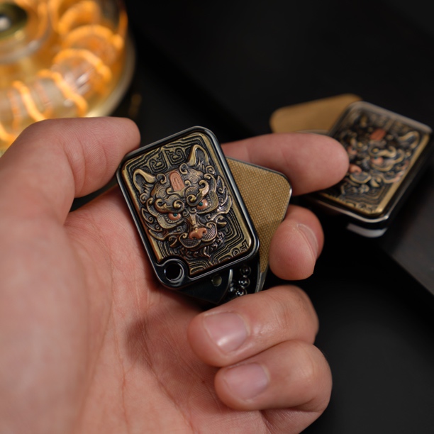 生肖狗侧推推牌edc解压玩具创意减压黑科技指尖陀螺手把件神器