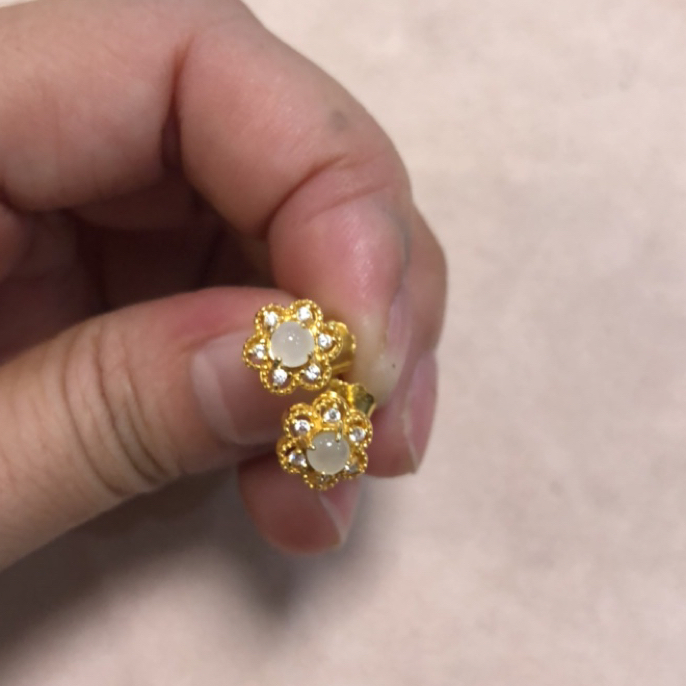 缅甸翡翠玉，S 9 2 5银镶嵌。耳钉