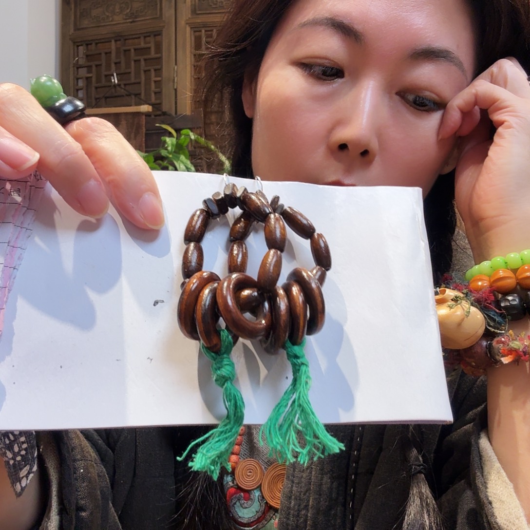 设计款耳环一对一对