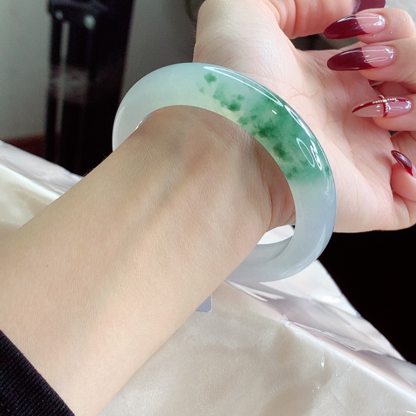 【闪购商品】翡翠手镯未镶嵌56.5 绿花 灵