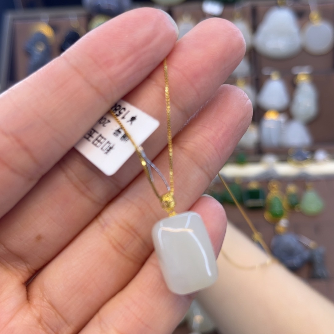 和田玉吊坠18K金镶嵌