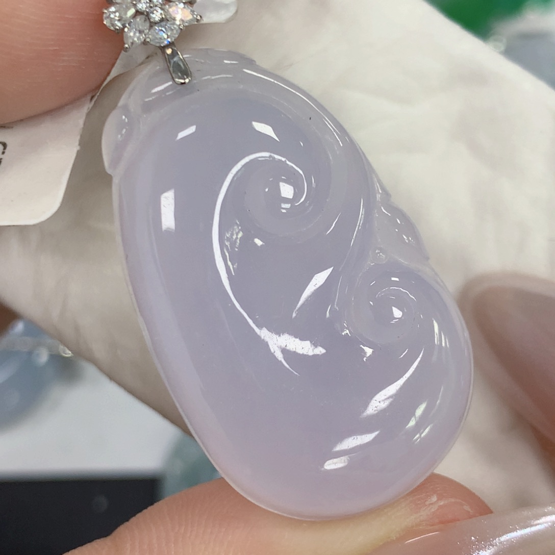 颈饰18K金镶嵌翡翠