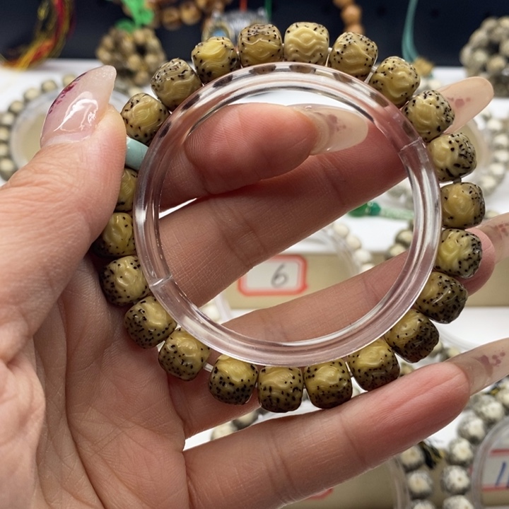 阿***东手串星月菩提10龙须素串