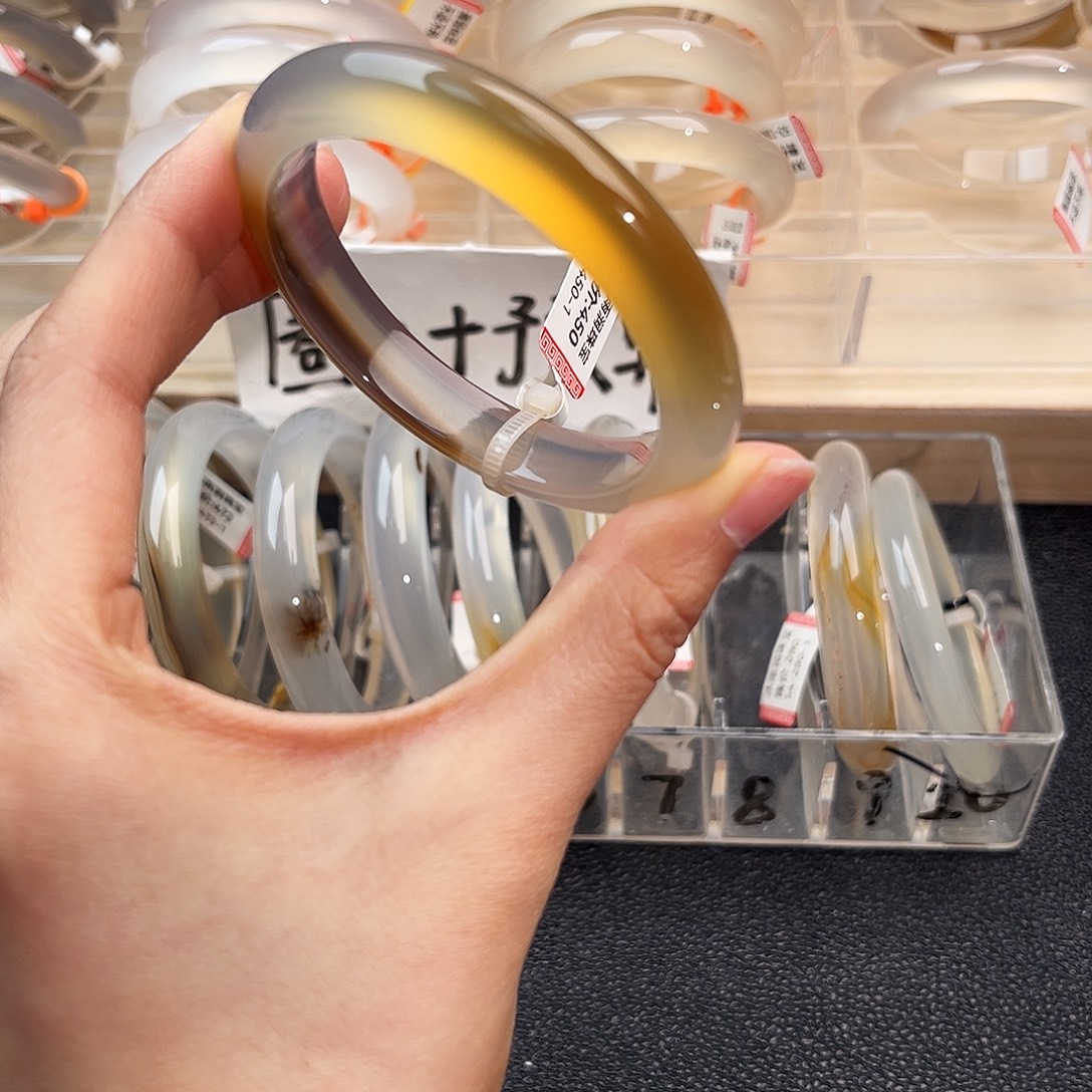 琳***橙玛瑙/玉髓未镶嵌手镯