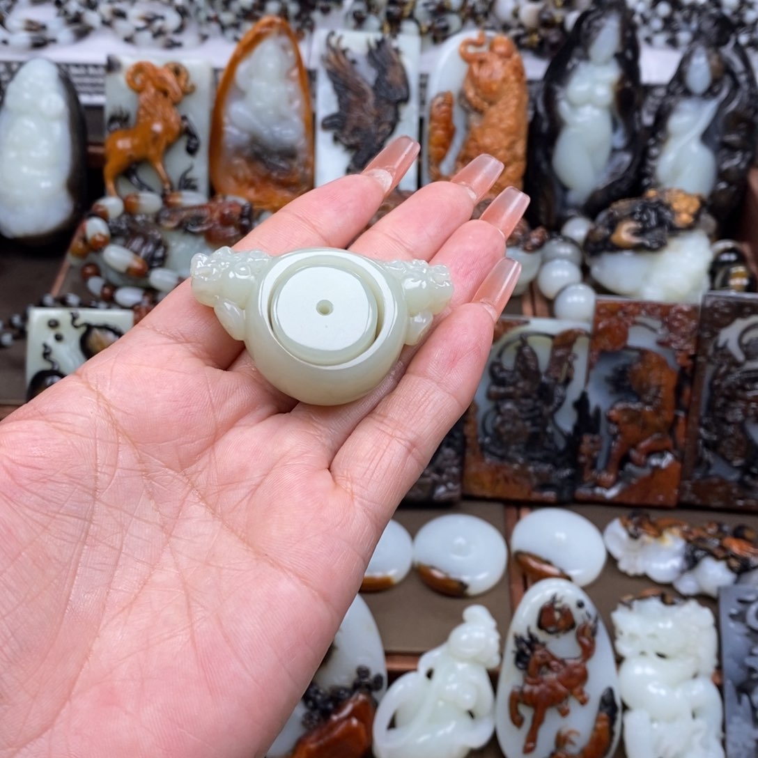 颈饰未镶嵌和田玉