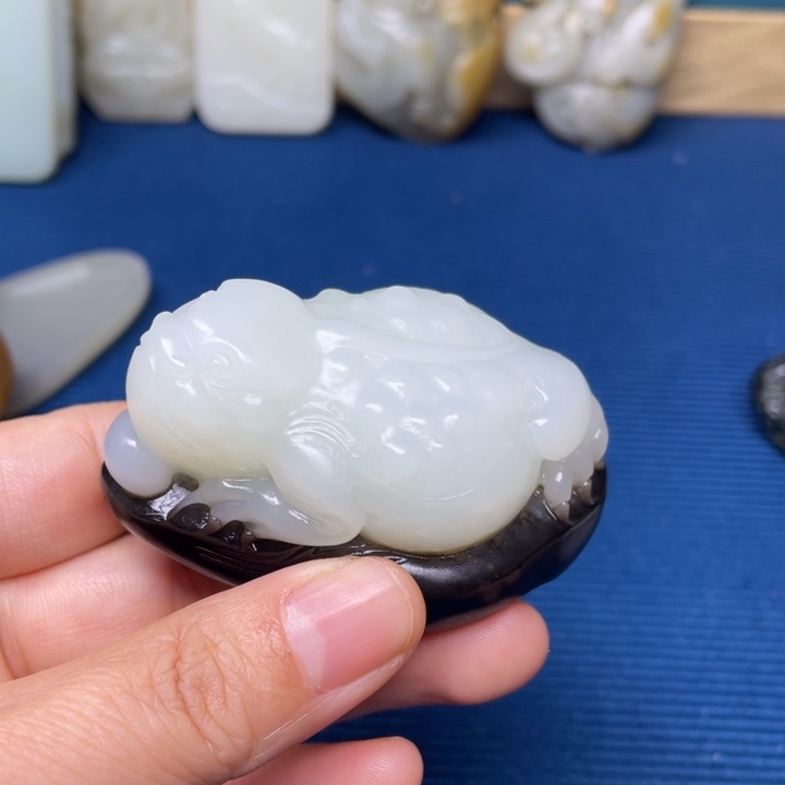 颈饰未镶嵌和田玉为**当