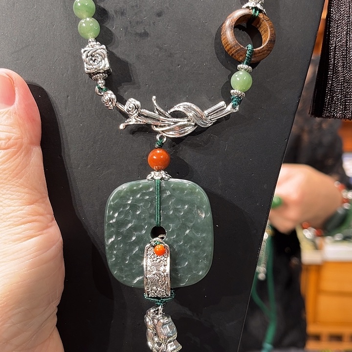 颈饰未镶嵌和田玉