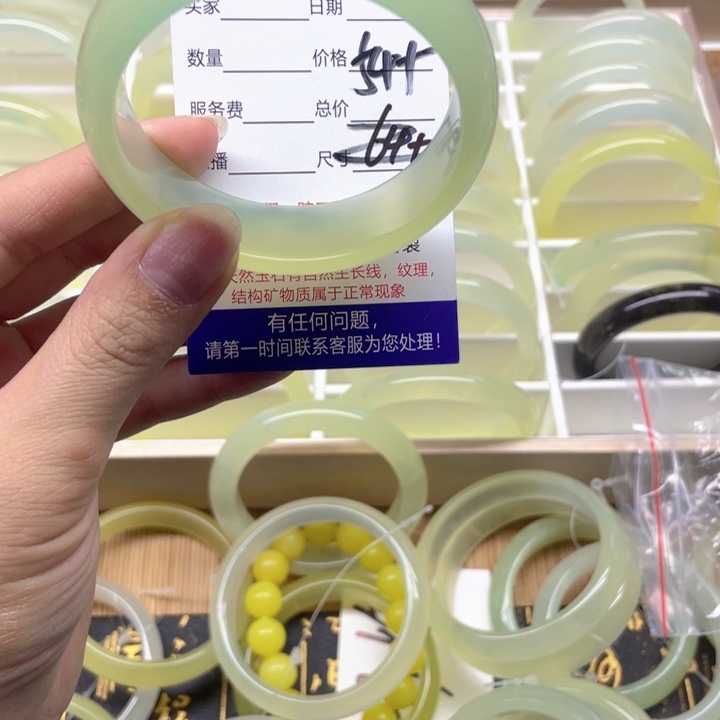 蛇纹石玉手镯未镶嵌彩**格