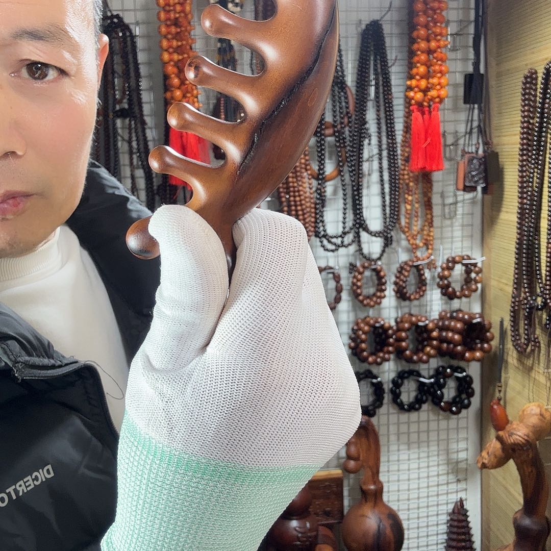 蝴***•百年雷击枣木按摩梳