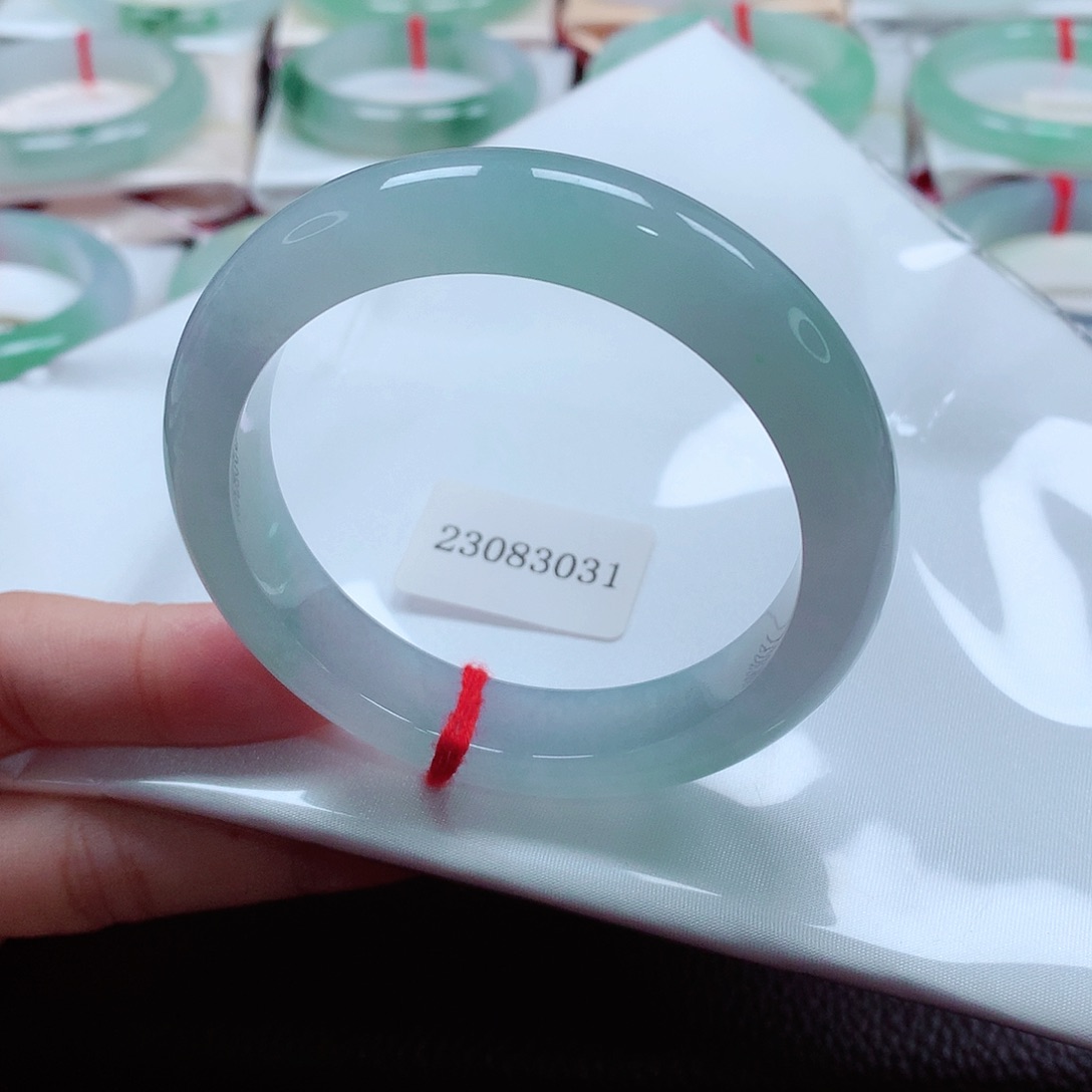 翡翠手镯未镶嵌天然A货翡翠