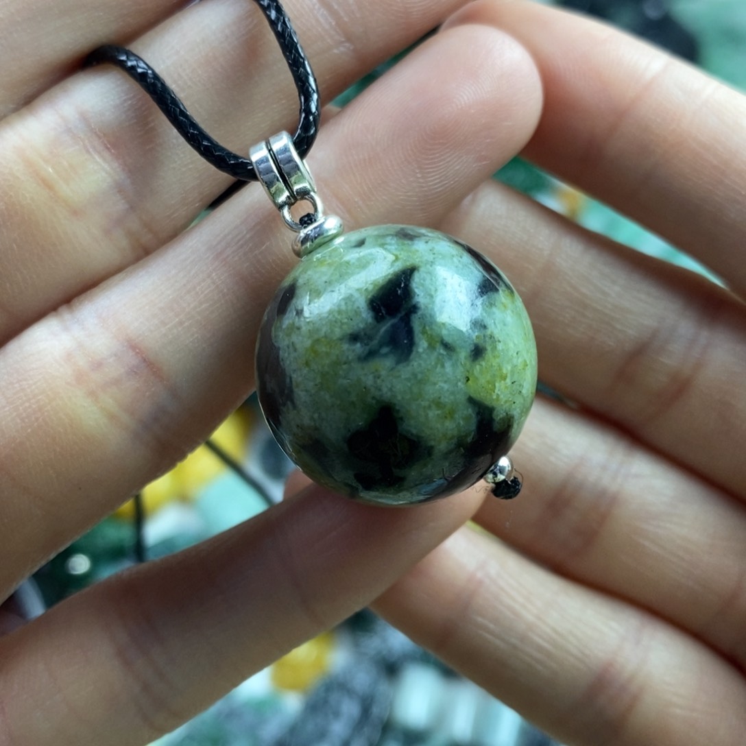 翡翠颈饰未镶嵌吊坠