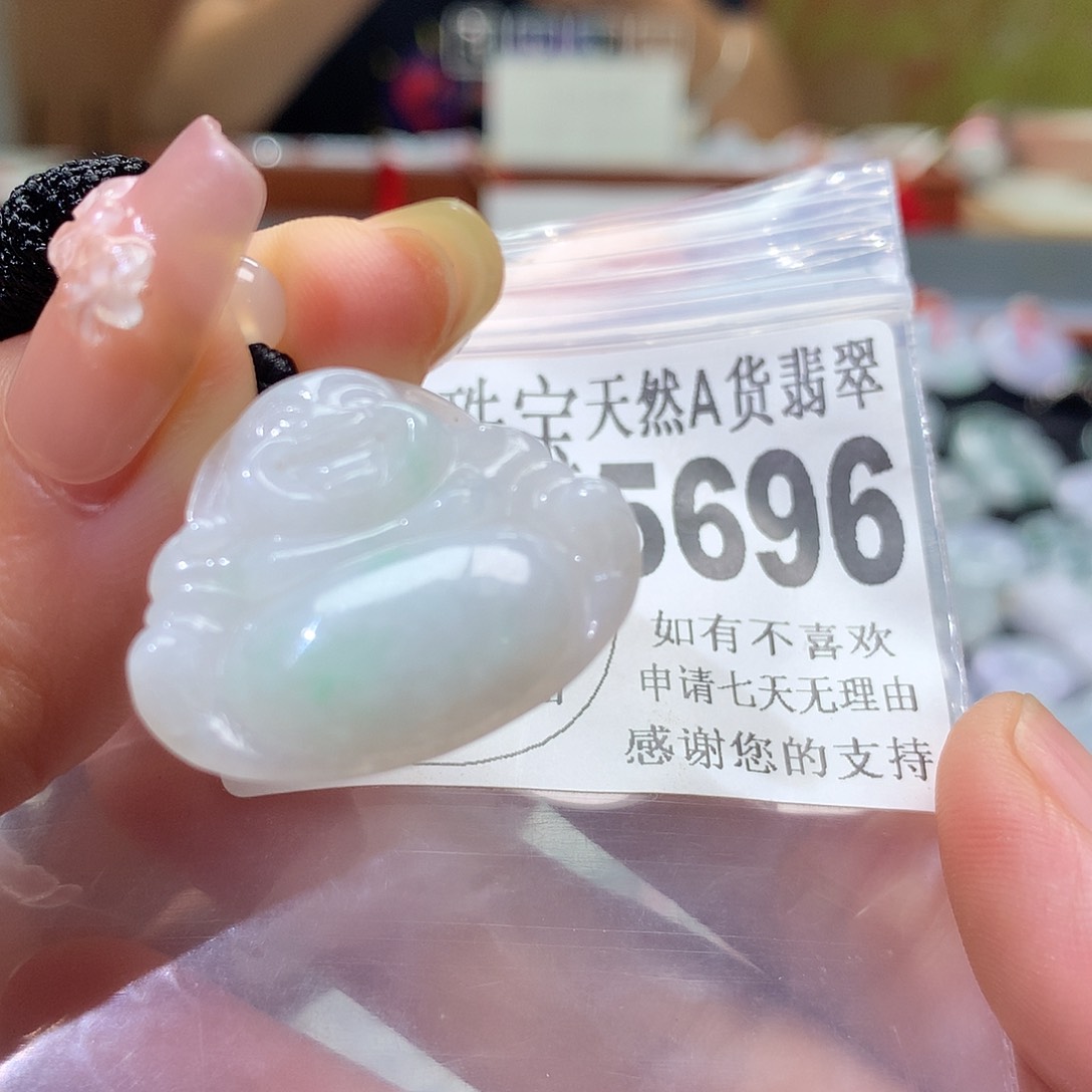 翡翠挂件未镶嵌，