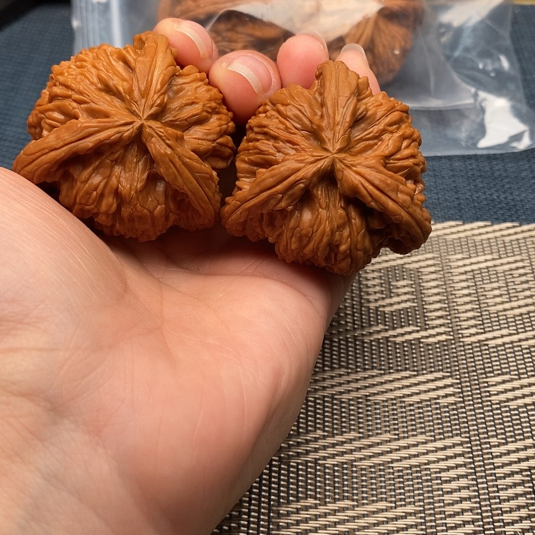 专***饰吊坠文玩核桃三棱