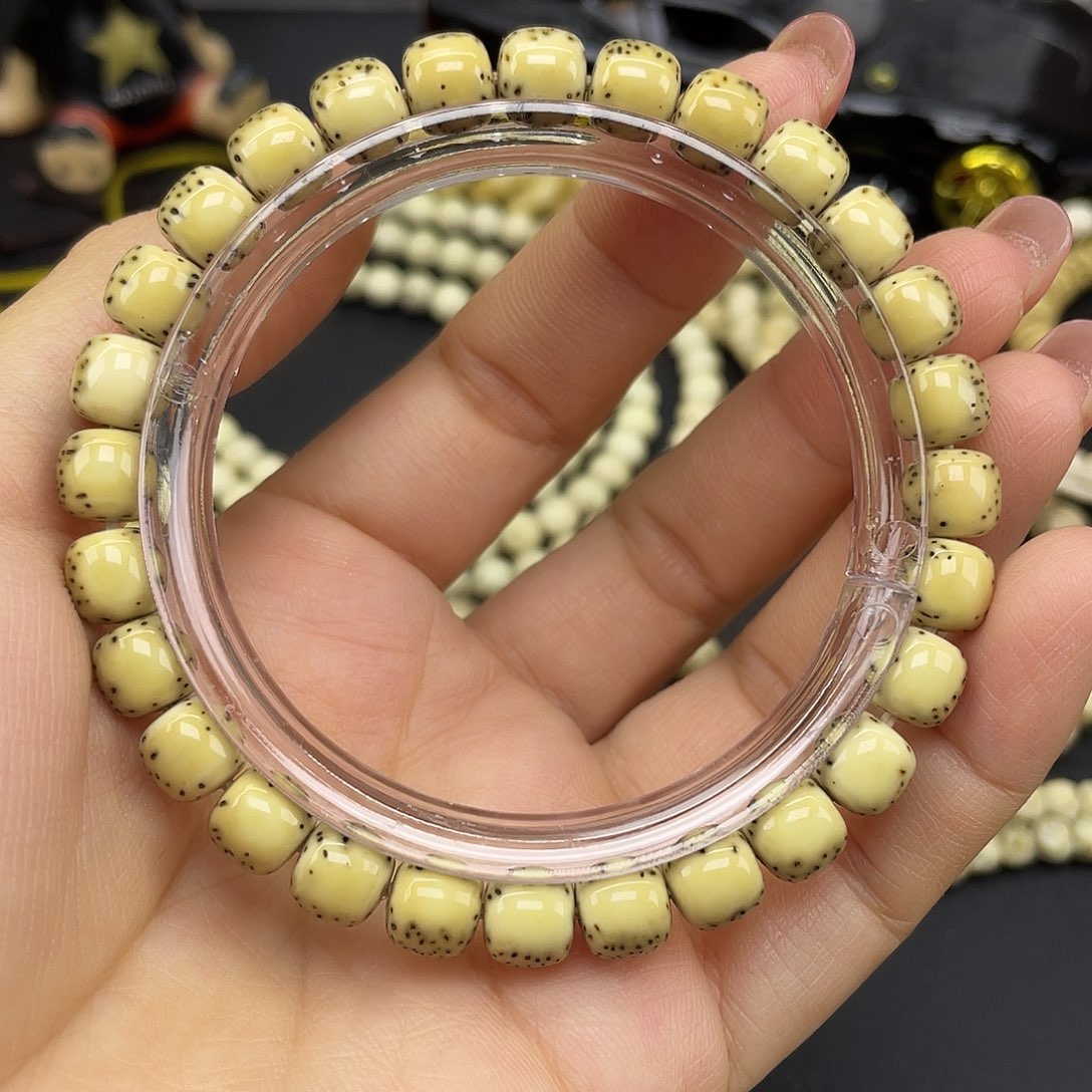 吊坠星月菩提绿背河豚