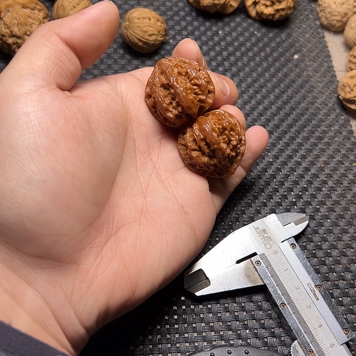 文玩核桃吊坠八棱