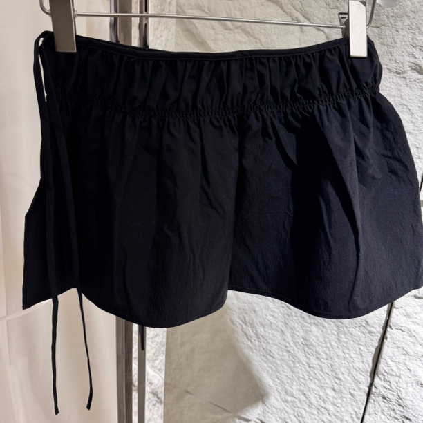 2025春款百搭绑带黑天鹅松紧拼接一片式屁帘半裙