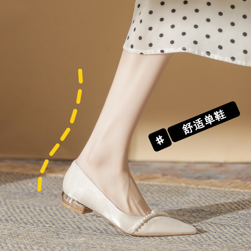 尖头高跟鞋女中跟2025新款时尚秀禾婚纱两穿婚鞋粗跟珍珠带单鞋女