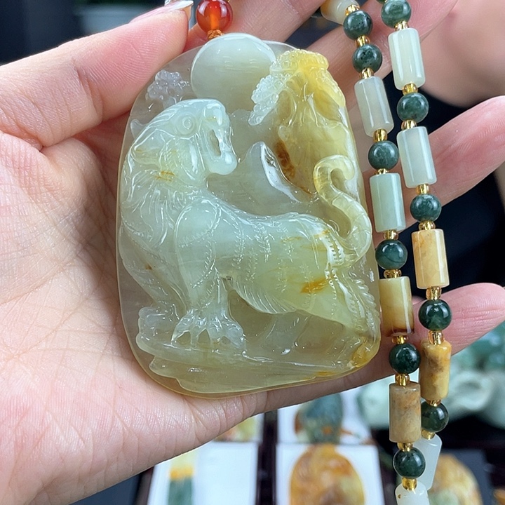 蛇纹石玉颈饰未镶嵌