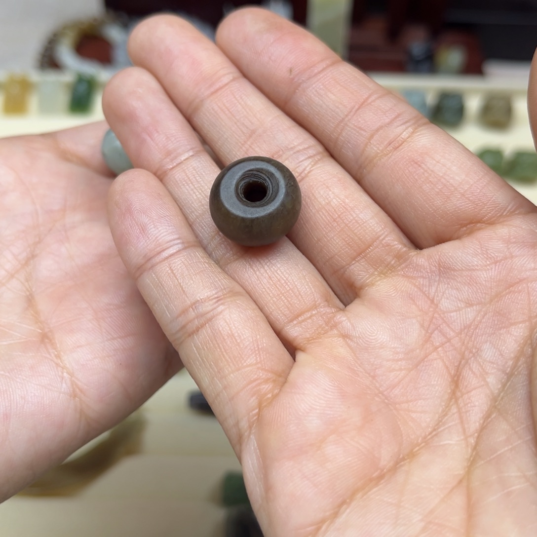 茉***莉和田玉未镶嵌珠宝半成品