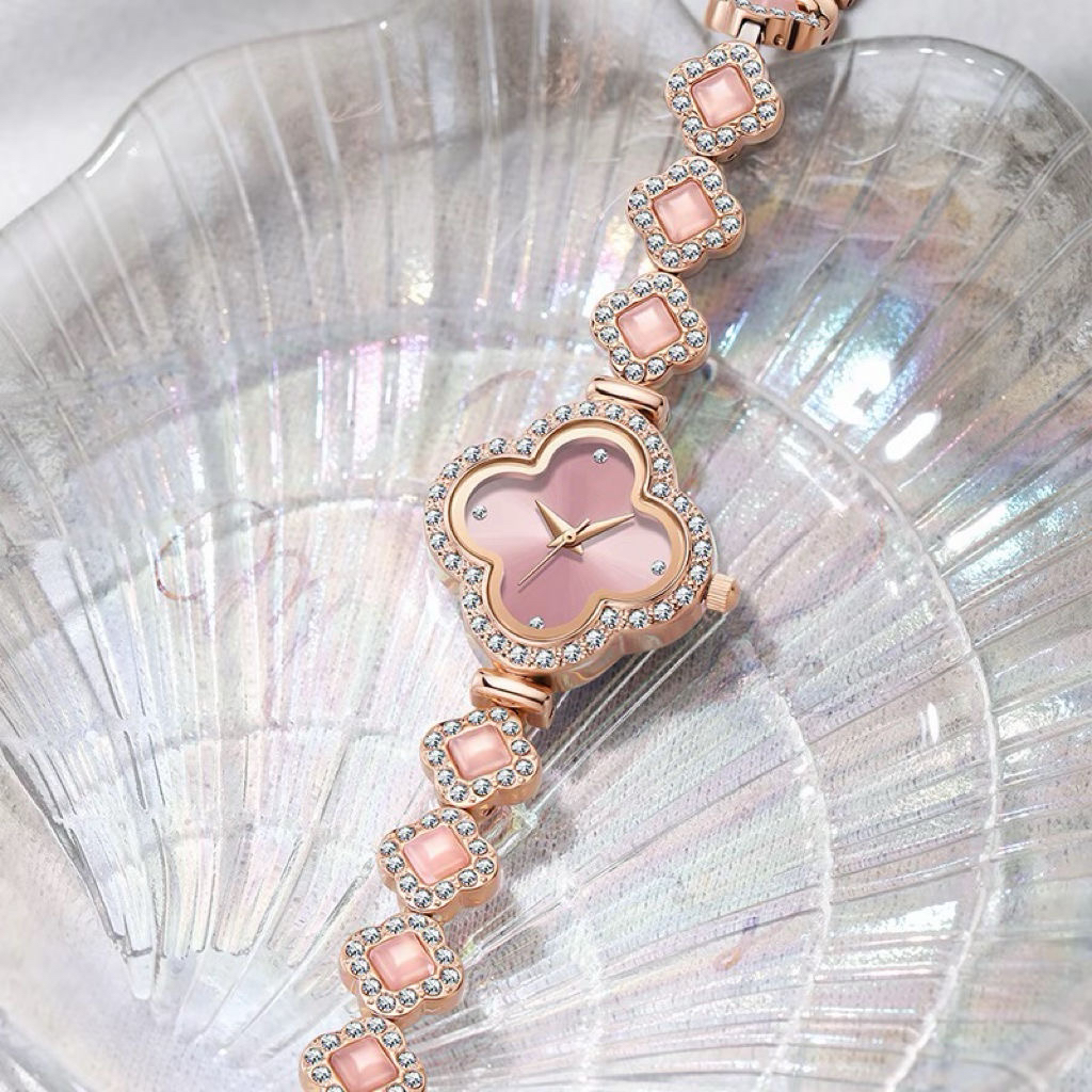 轻奢女神四叶草精致女士腕表粉色手链手表可调节女表6812