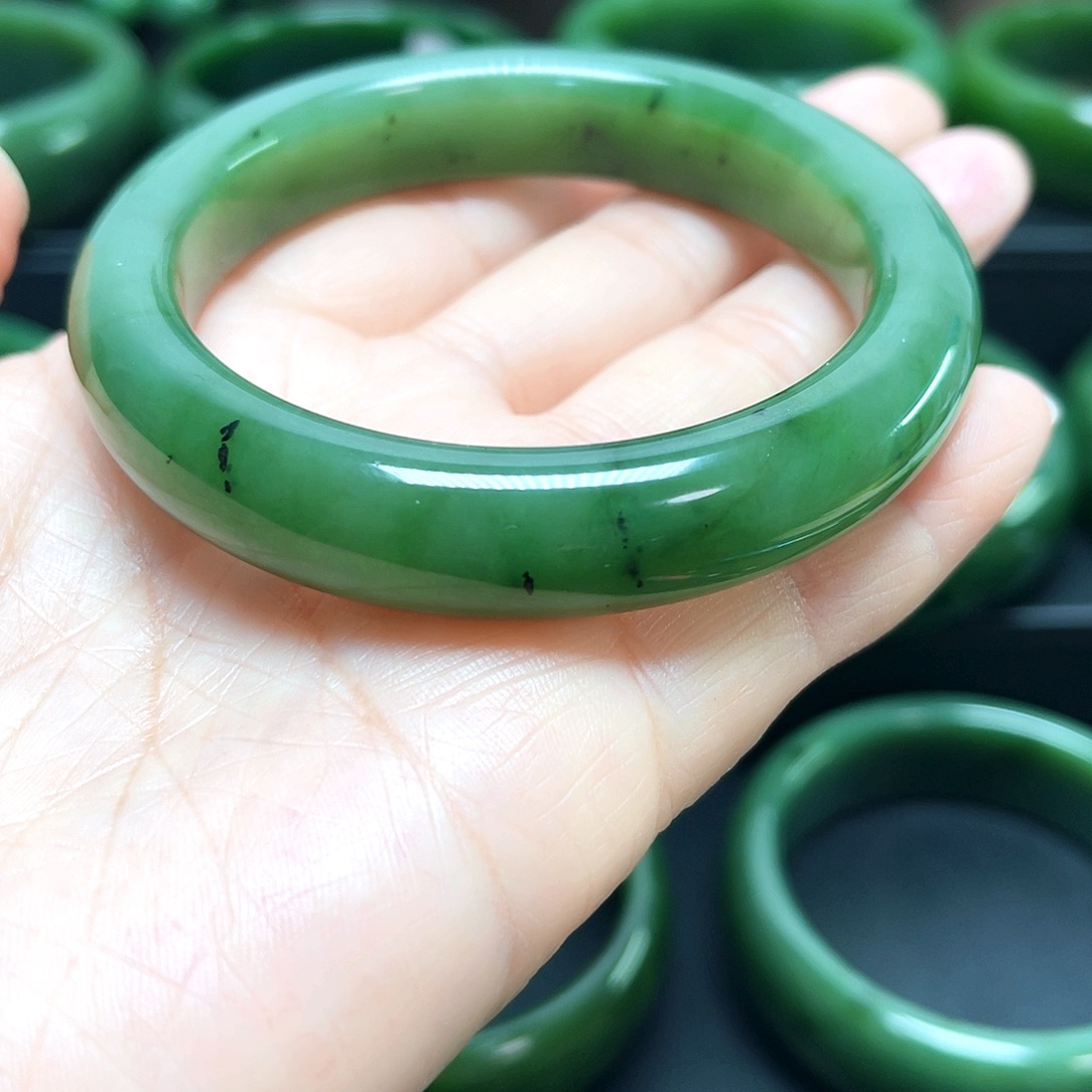 和田玉（碧玉）未镶嵌手镯