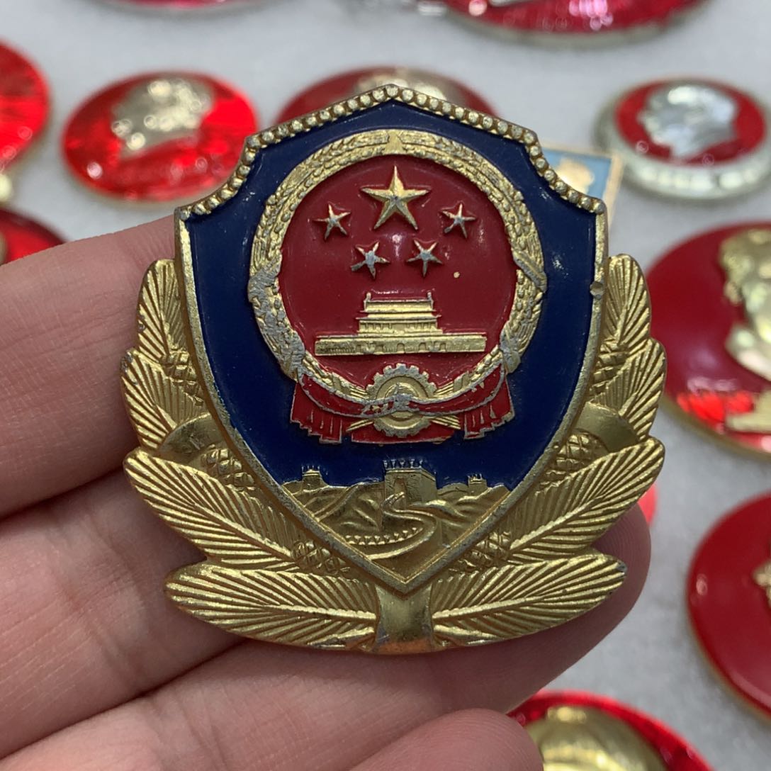 铝保****说红章异形警徽……