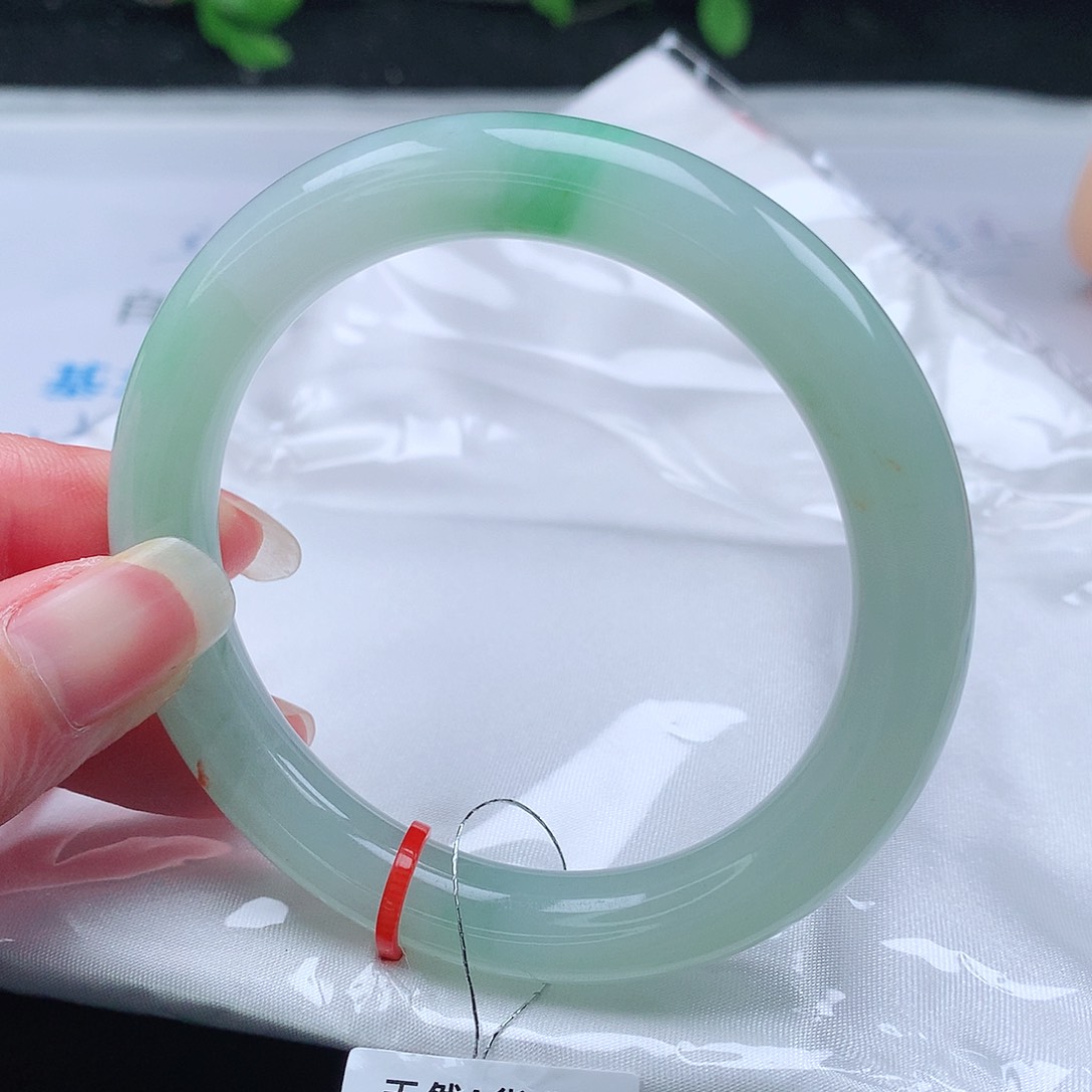 翡翠手镯未镶嵌55圈