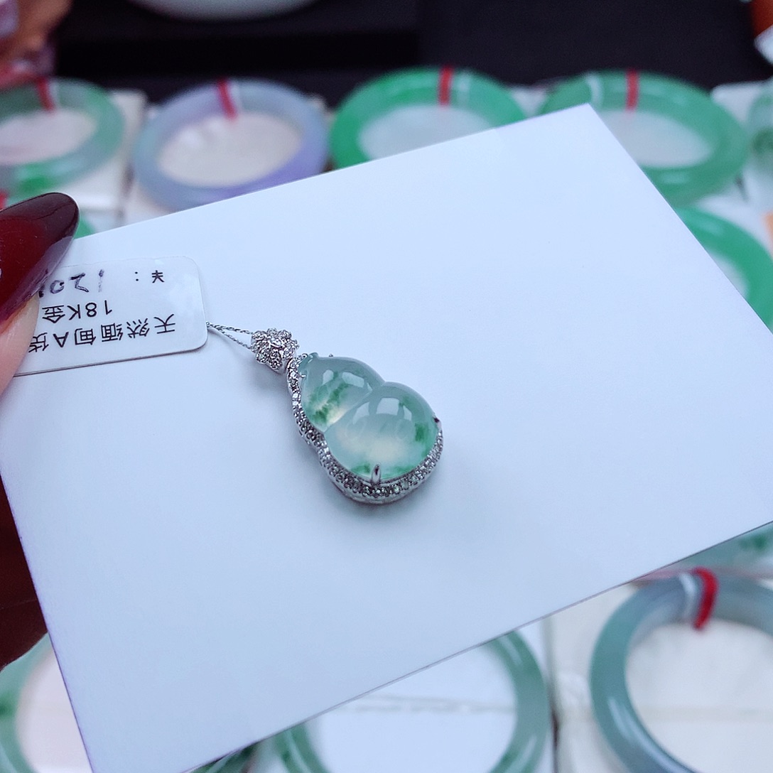 翡翠吊坠(不含链)18K金镶嵌飘花葫芦 透光