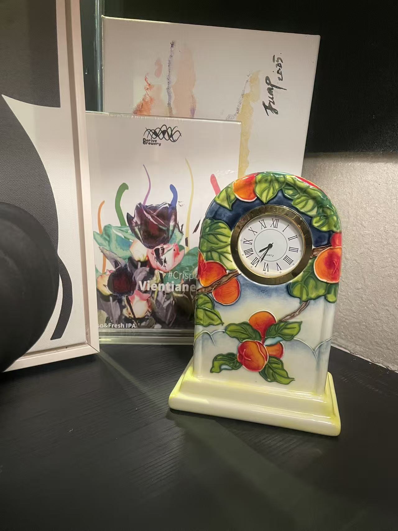 柿柿如意手绘浮雕小座钟家居创意装饰适合卧室客厅桌面摆放