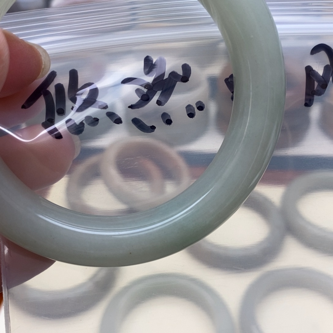 石英质玉手镯未镶嵌悠***?