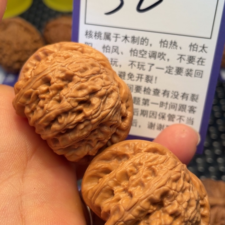 桃核把件43狮子52。。。。。。。