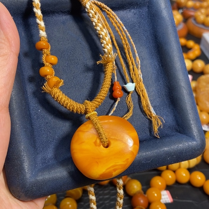 琥珀吊坠(赠链)未镶嵌