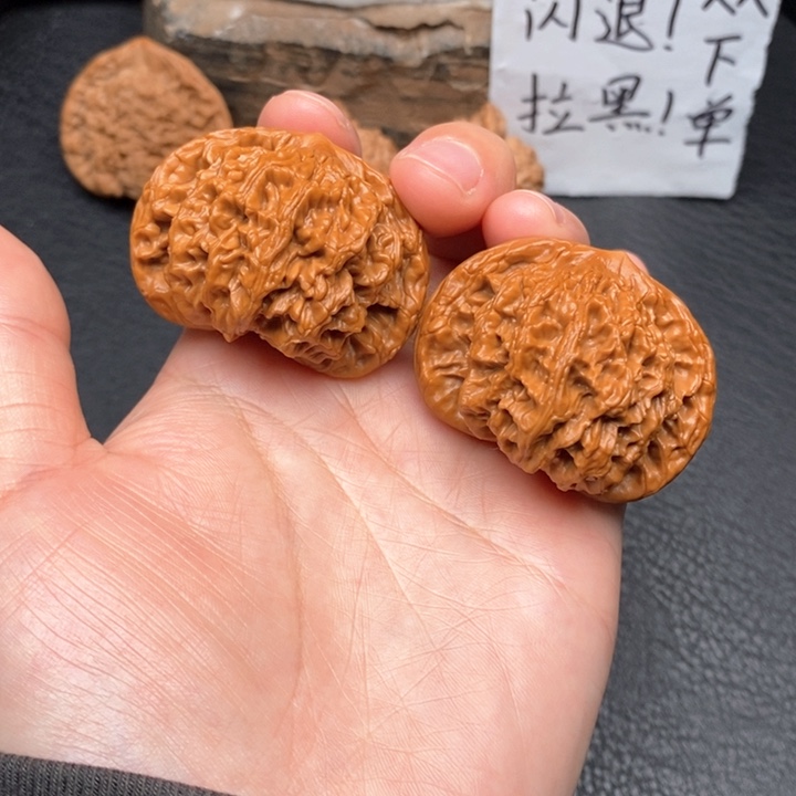桃核把件尺寸44狮虎兽