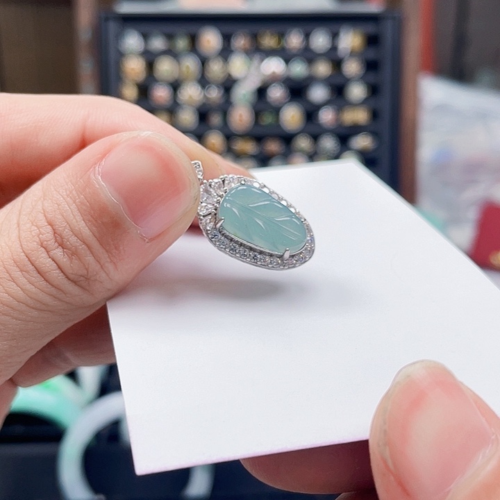 翡翠颈饰未镶嵌翡翠吊坠