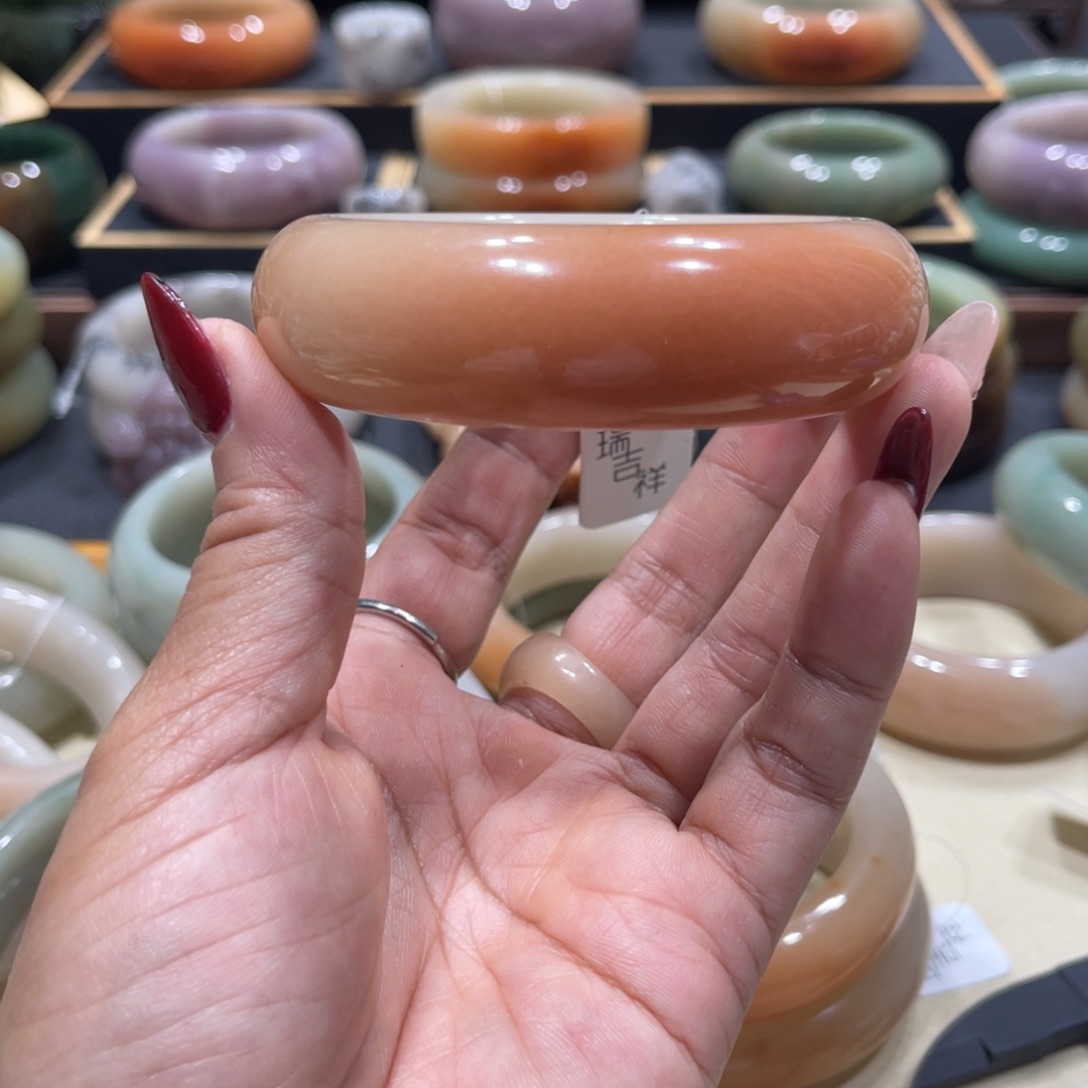 未镶嵌手镯石英岩玉