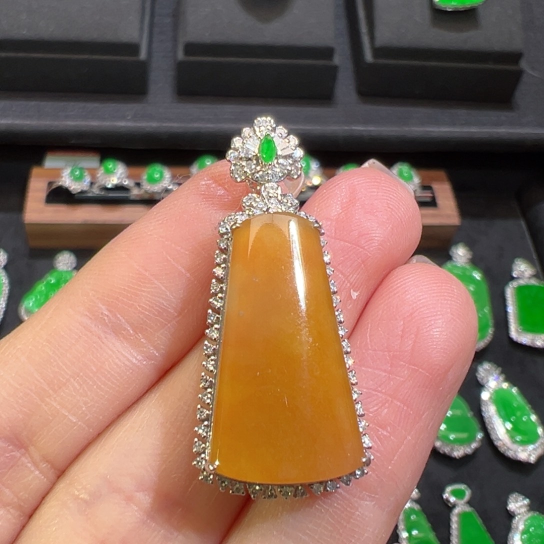 翡翠颈饰18K金镶嵌收到货48小时鉴赏期