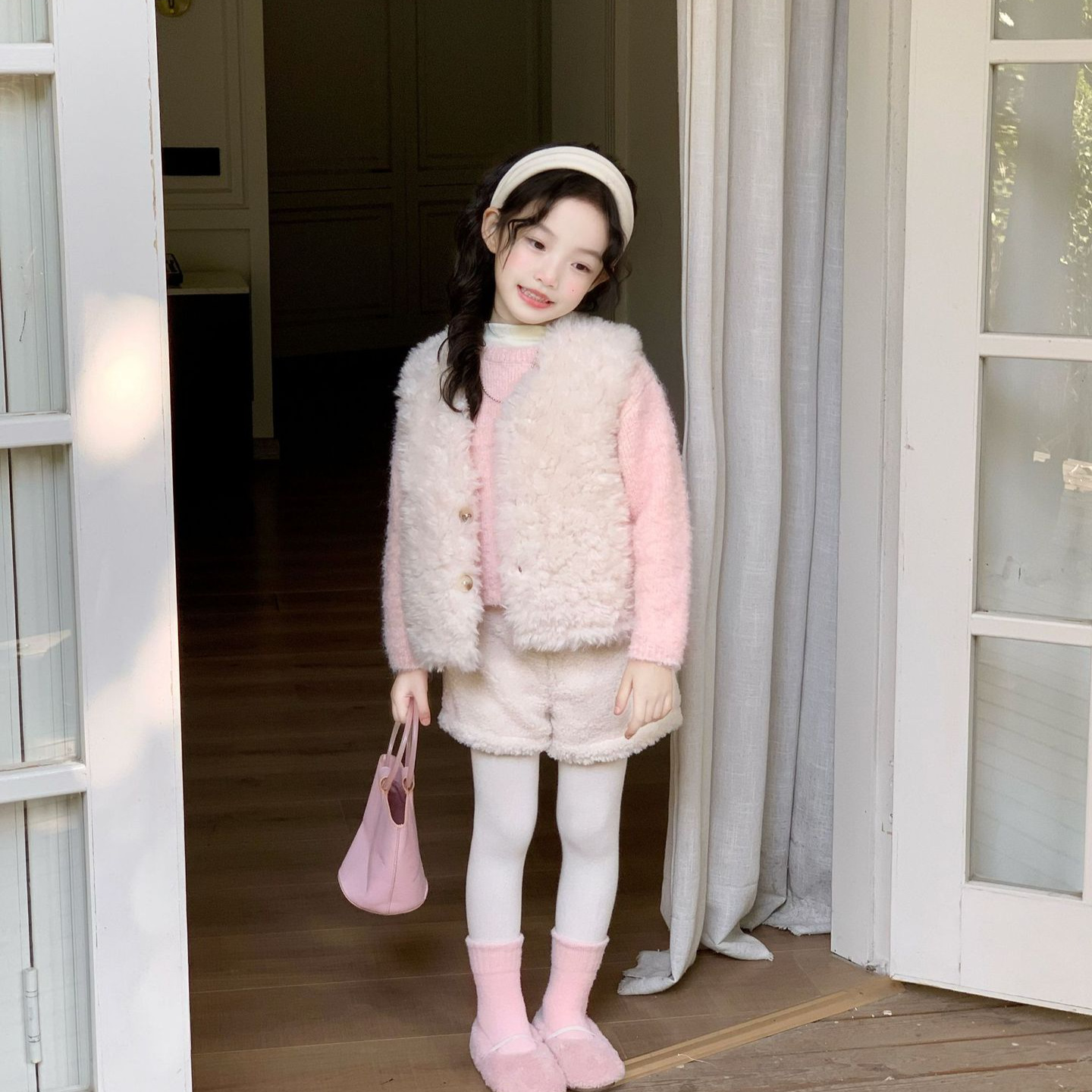 2025冬新款韩版童装软糯圈圈纱慵懒套头针织衫上衣马甲短裤套装