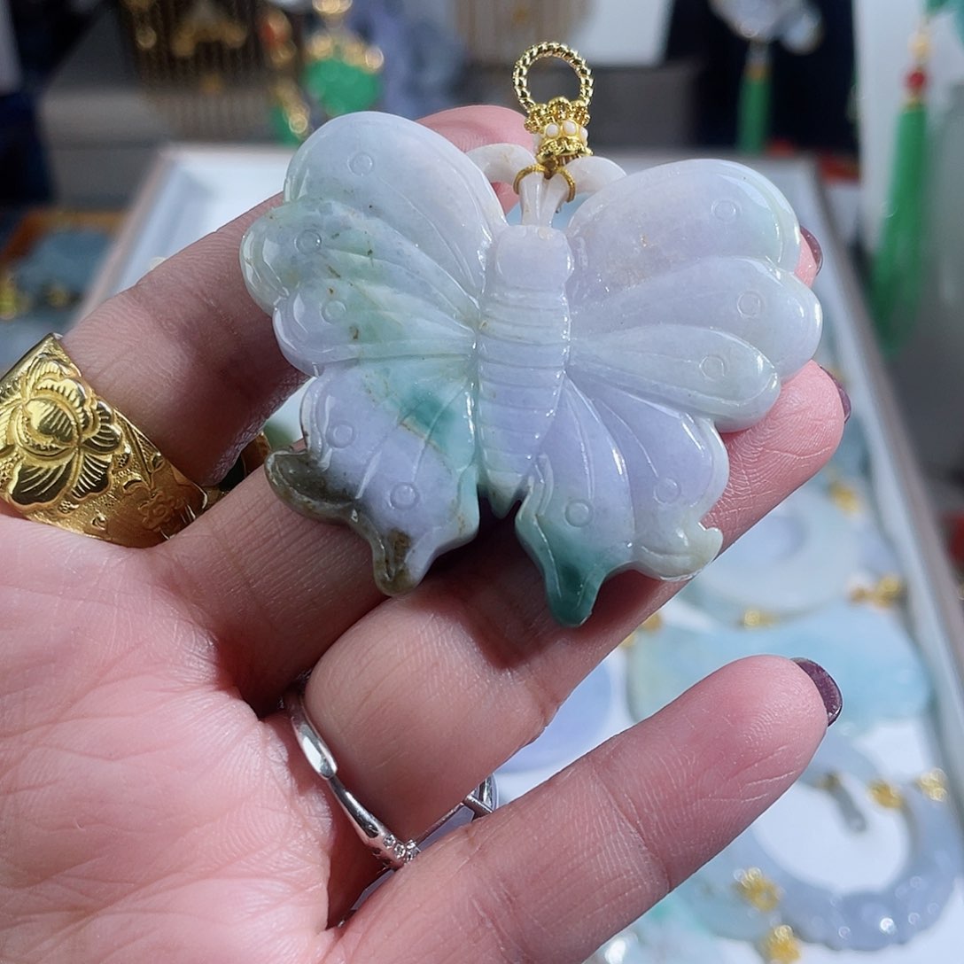 翡翠颈饰未镶嵌翡翠春彩蝴蝶