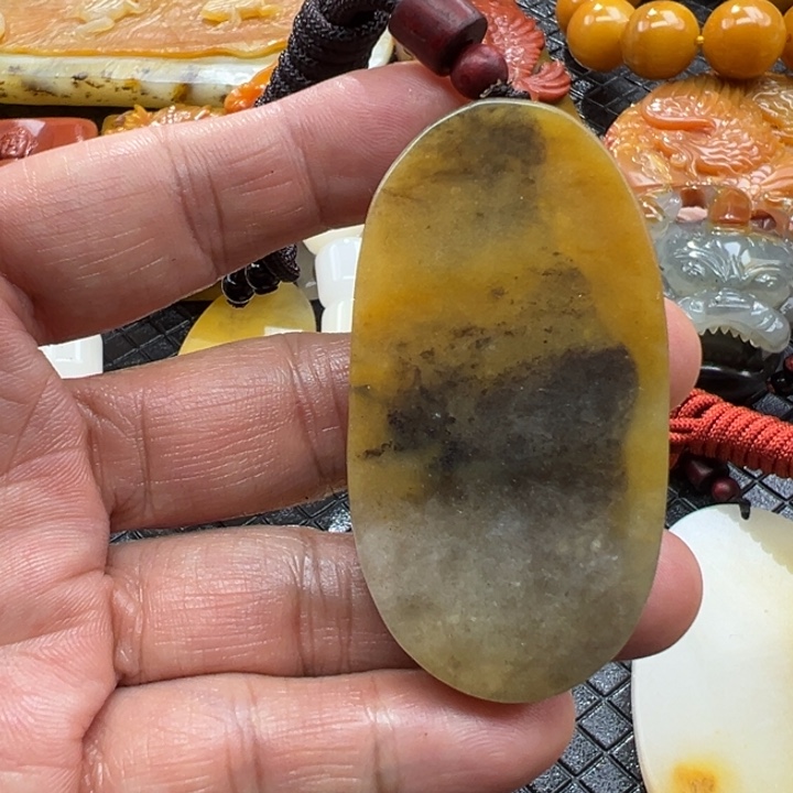 石英质玉（黄龙玉）颈饰未镶嵌