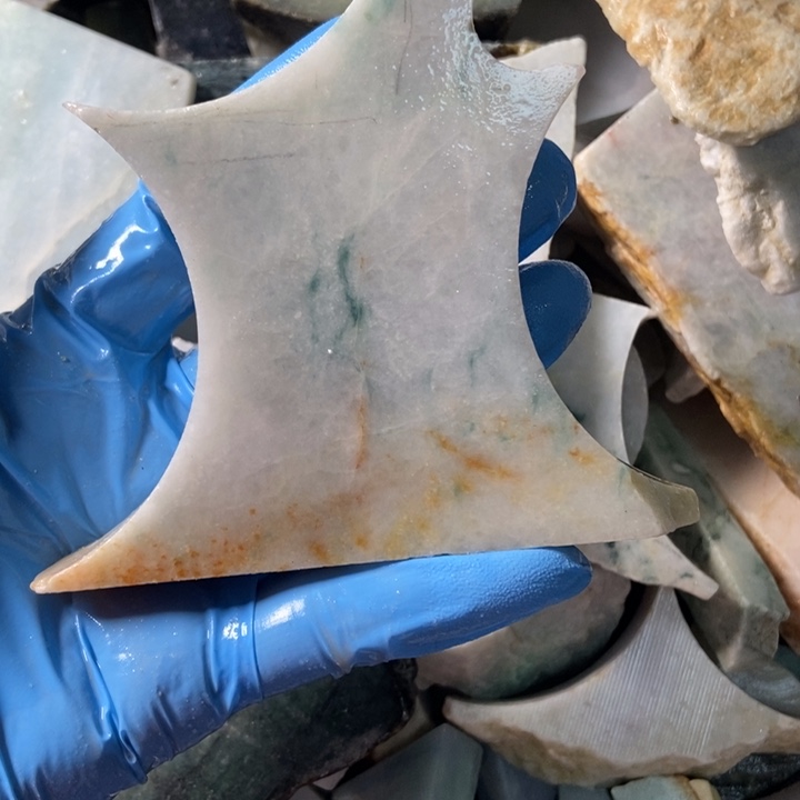 翡翠颈饰未镶嵌天然翡翠