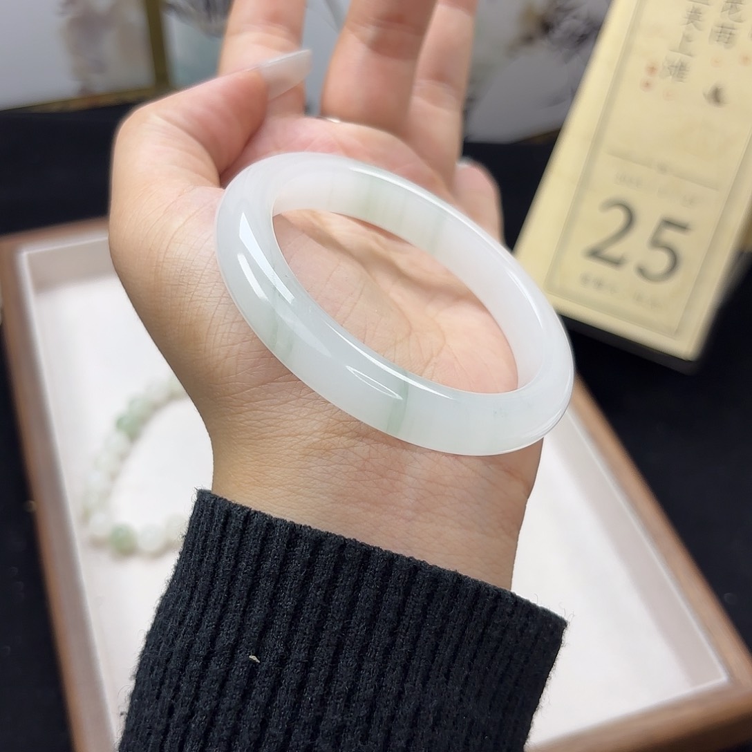 石英质玉手镯未镶嵌