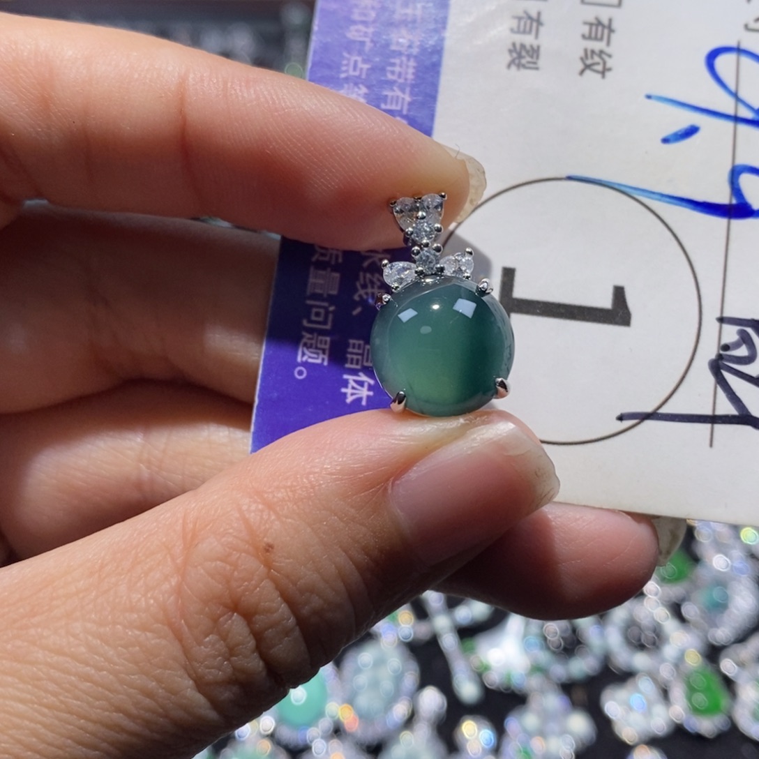 翡翠未镶嵌颈饰翡翠