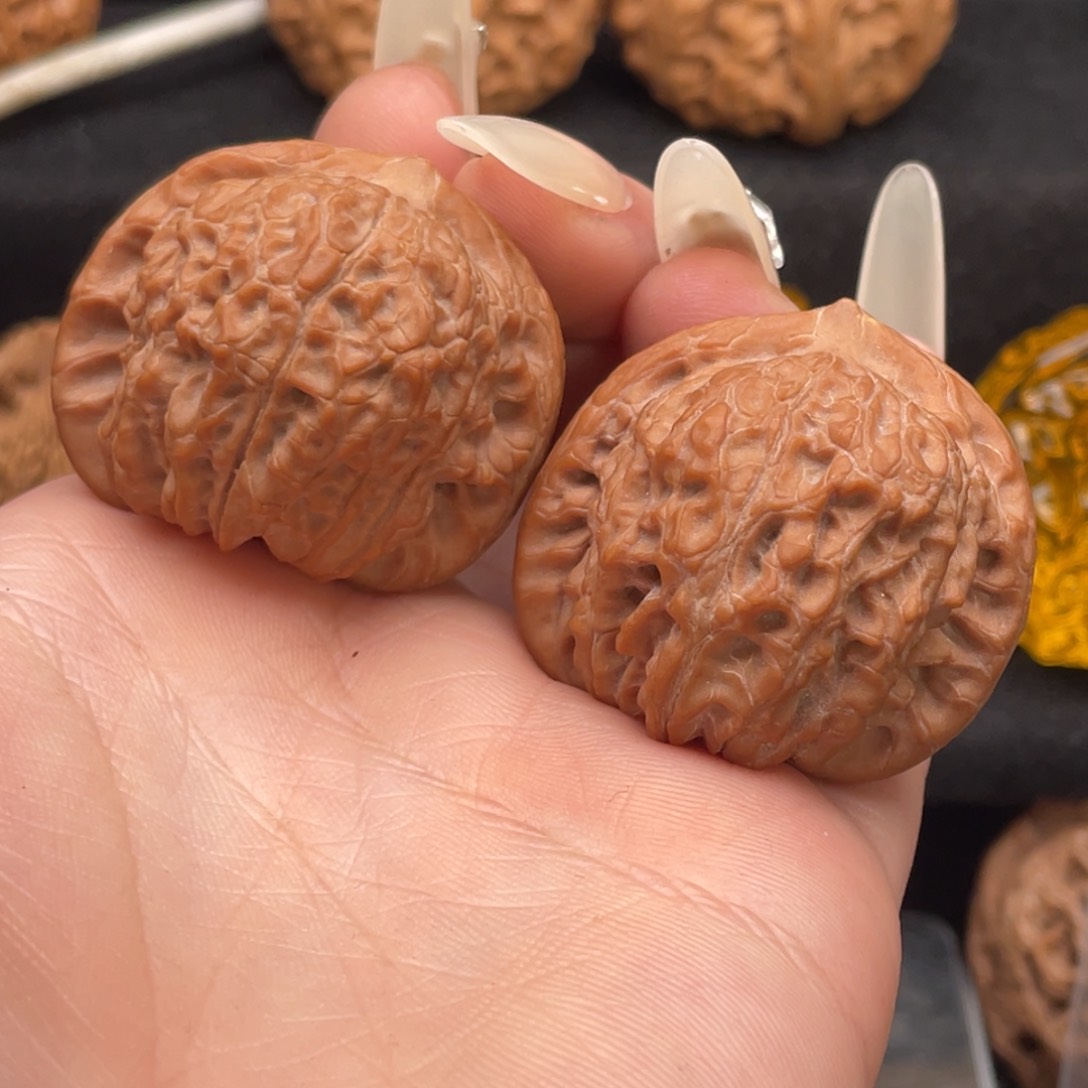 文玩核桃把件37血麒麟尖微黄