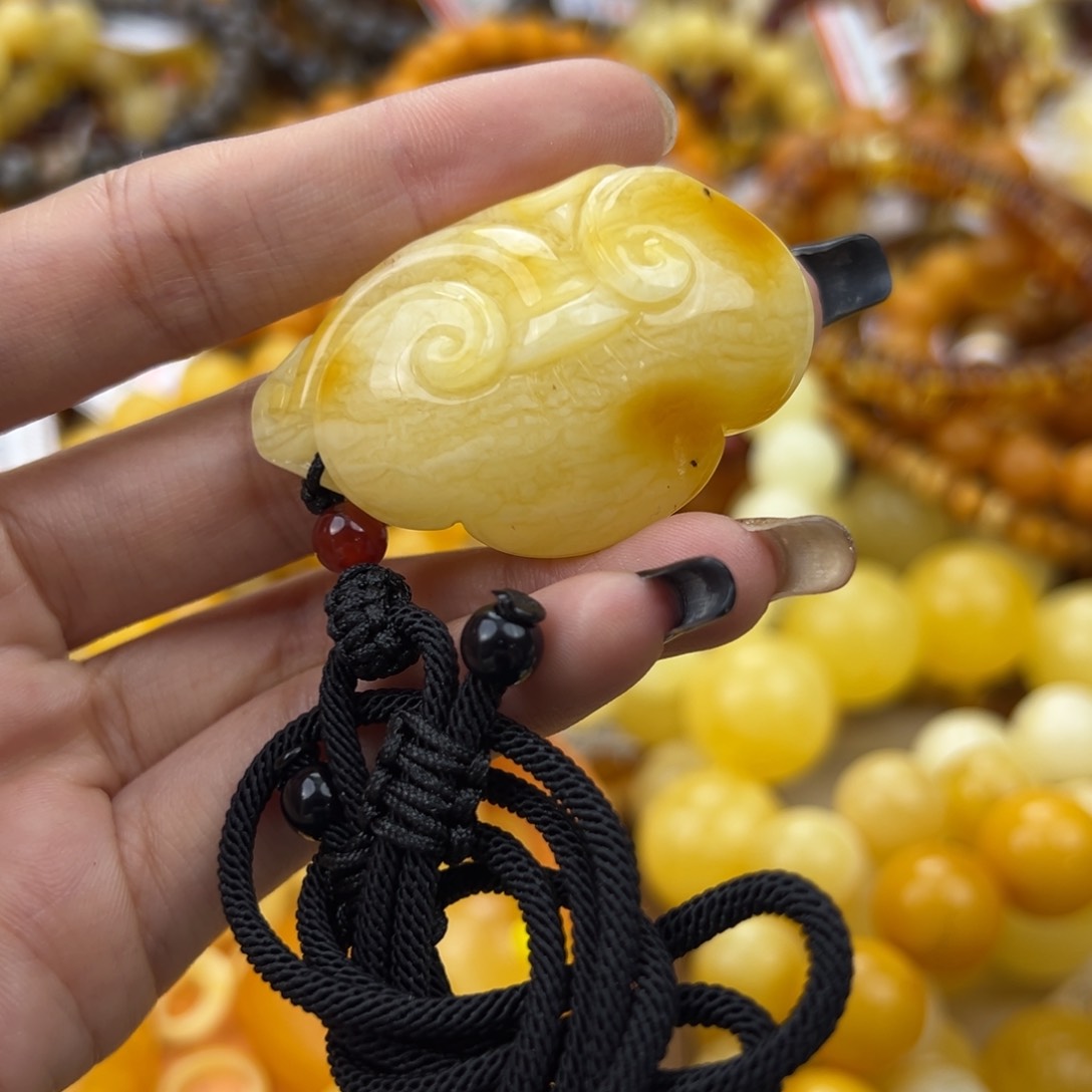琥珀珠宝奇石未镶嵌