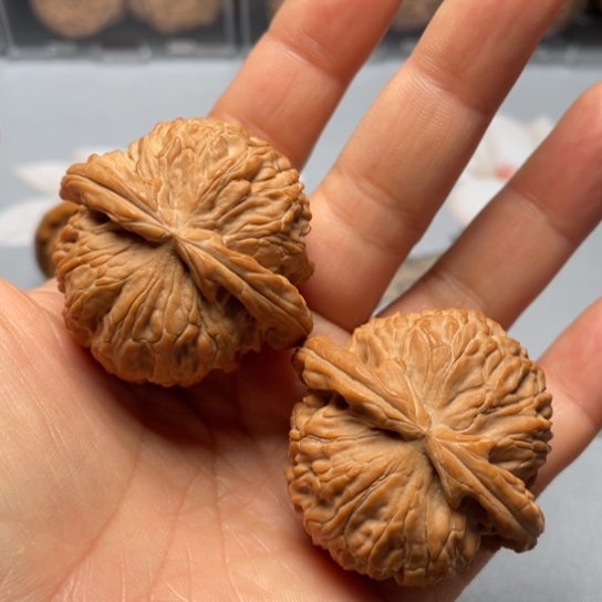 【闪购商品】把件文玩核桃球白边44