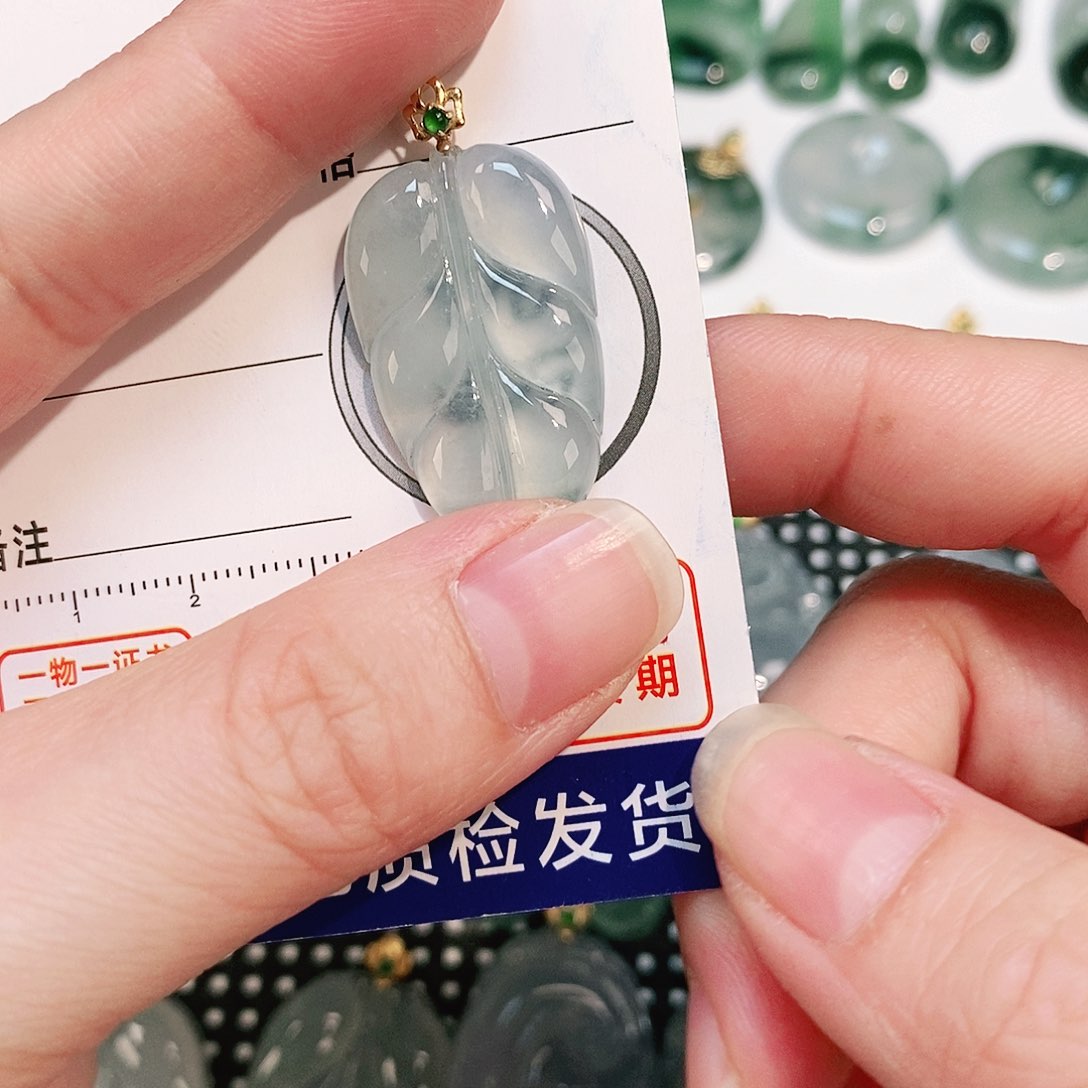 翡翠颈饰18K金镶嵌吊坠