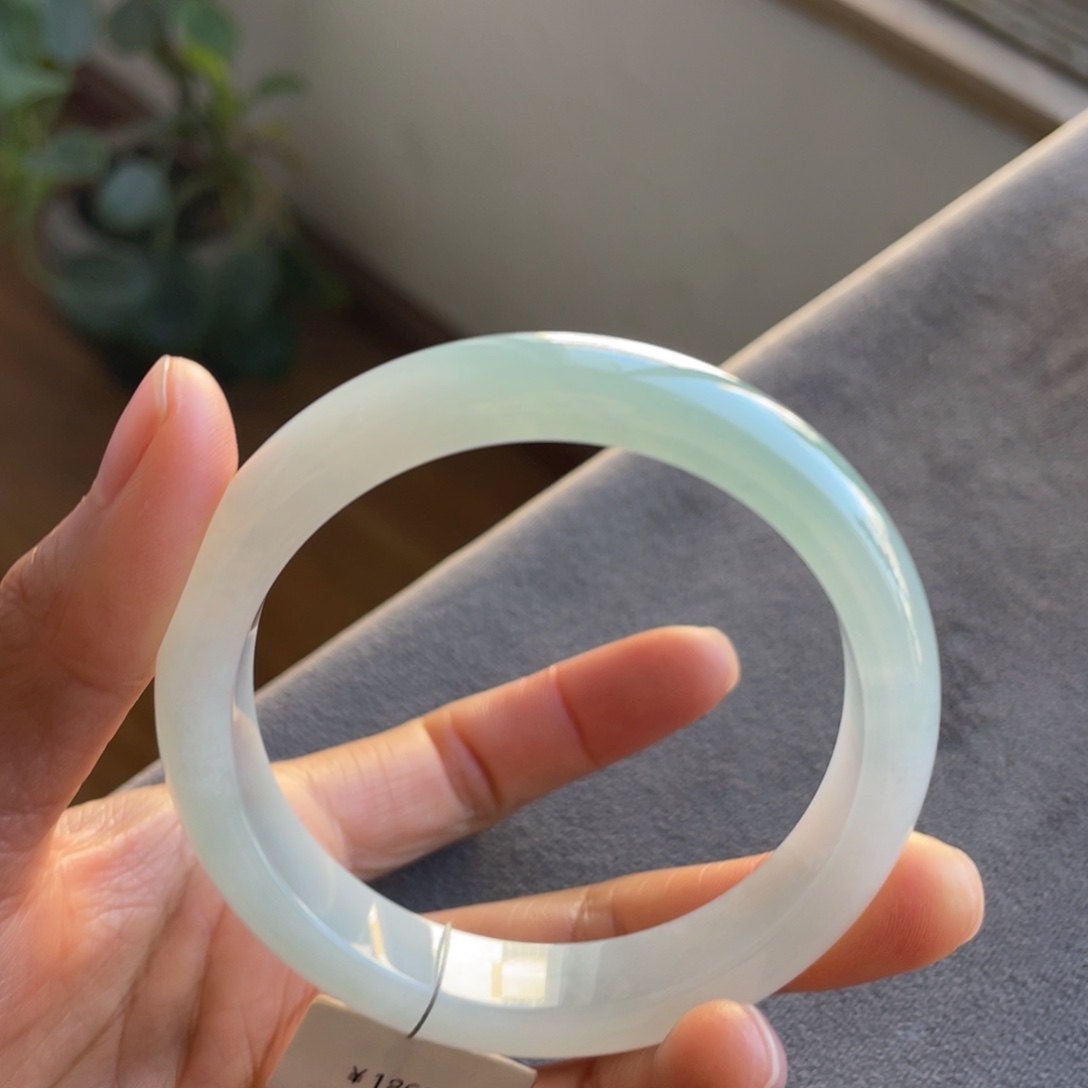 翡翠未镶嵌手镯半山水