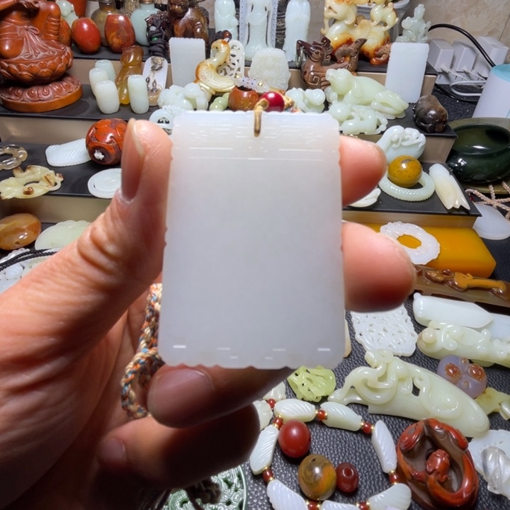 和田玉未镶嵌吊坠(赠链)