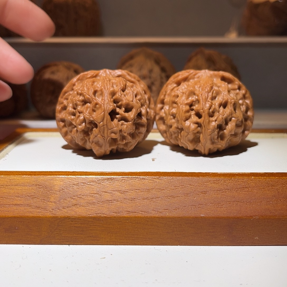 文玩核桃吊坠41球形苹果园，已打底……